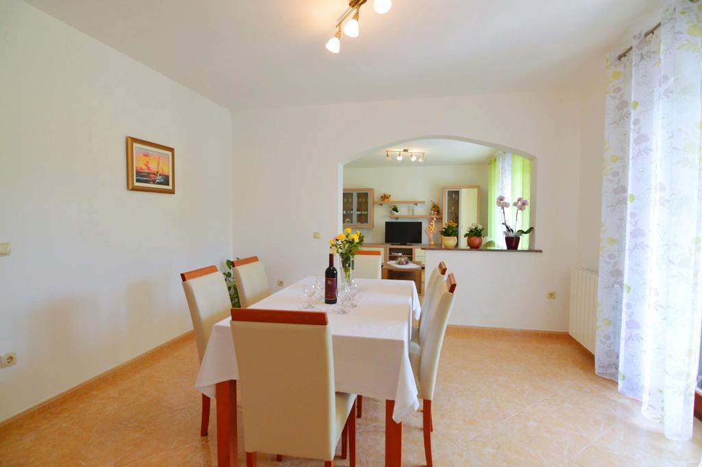 Garden Apartment Maria Vrsar Exteriör bild
