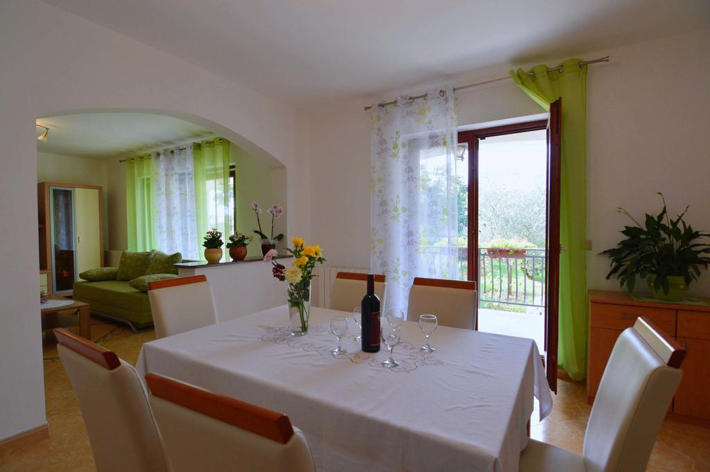 Garden Apartment Maria Vrsar Exteriör bild
